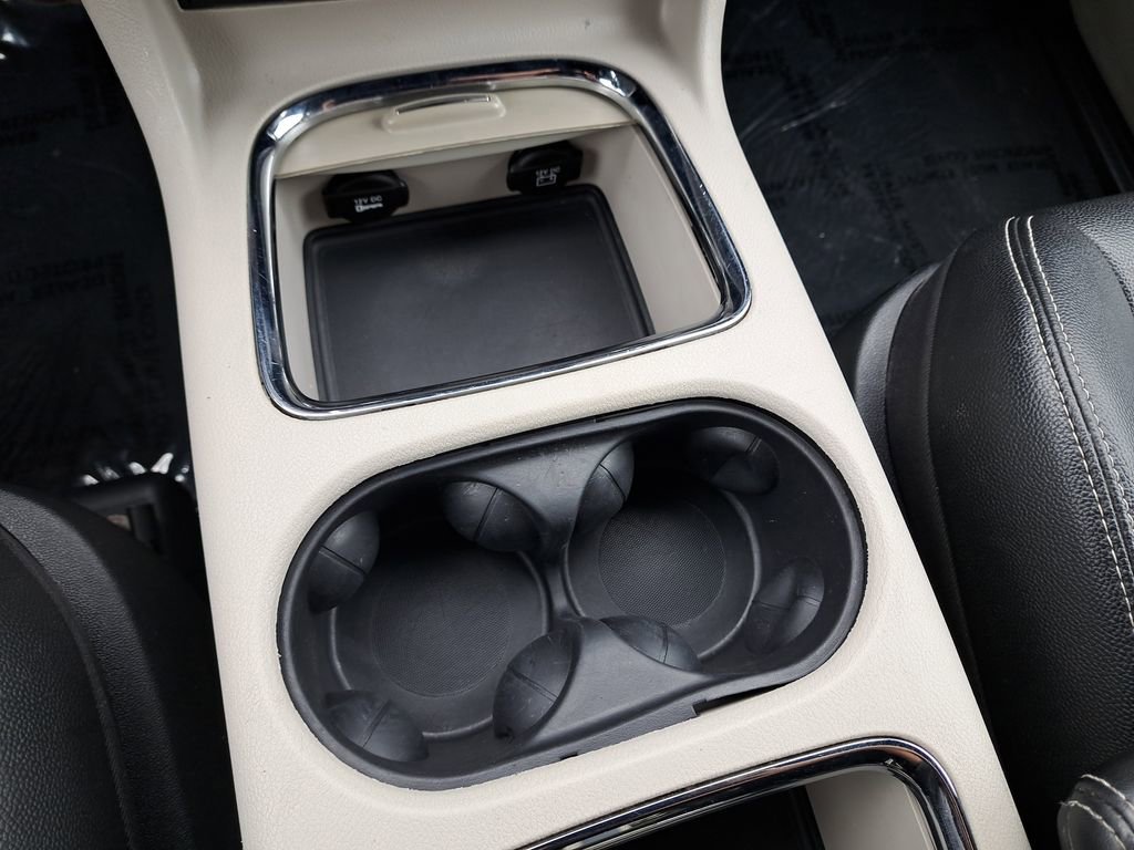 Used 2020 Dodge Grand Caravan SXT image 24