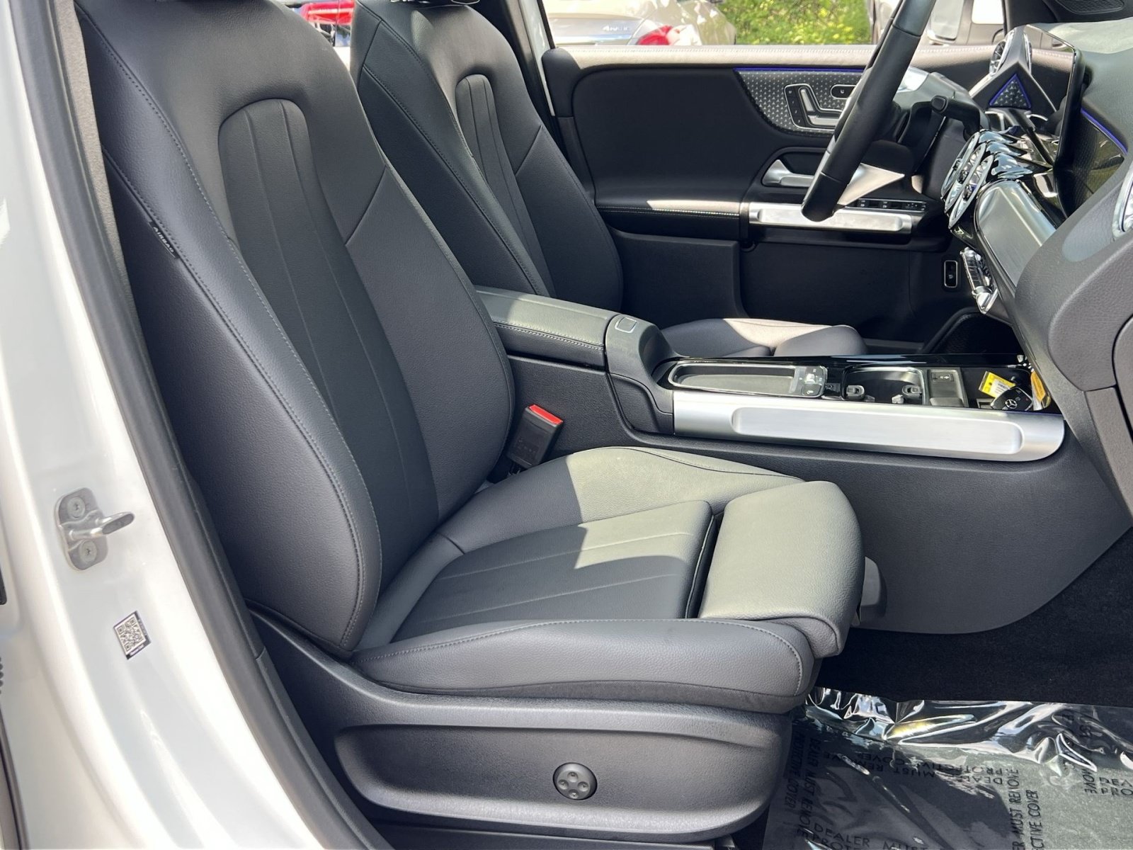 Used 2026 Mercedes-Benz GLB 250 4MATIC image 33