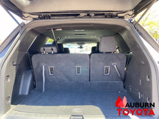 Used 2023 Chevrolet Traverse LT FWD image 10