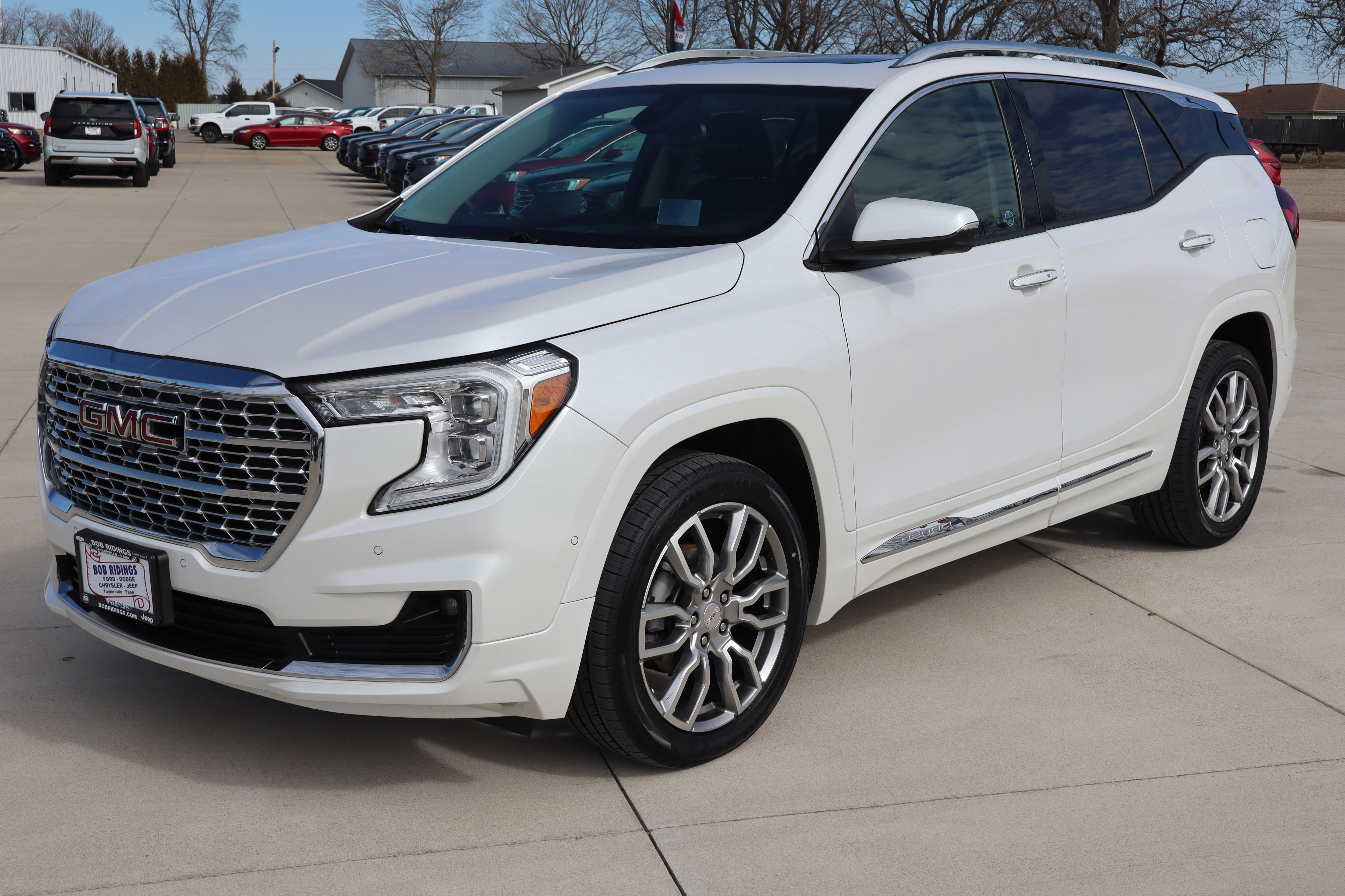Used 2023 GMC Terrain Denali w/ Denali Premium Package image 2