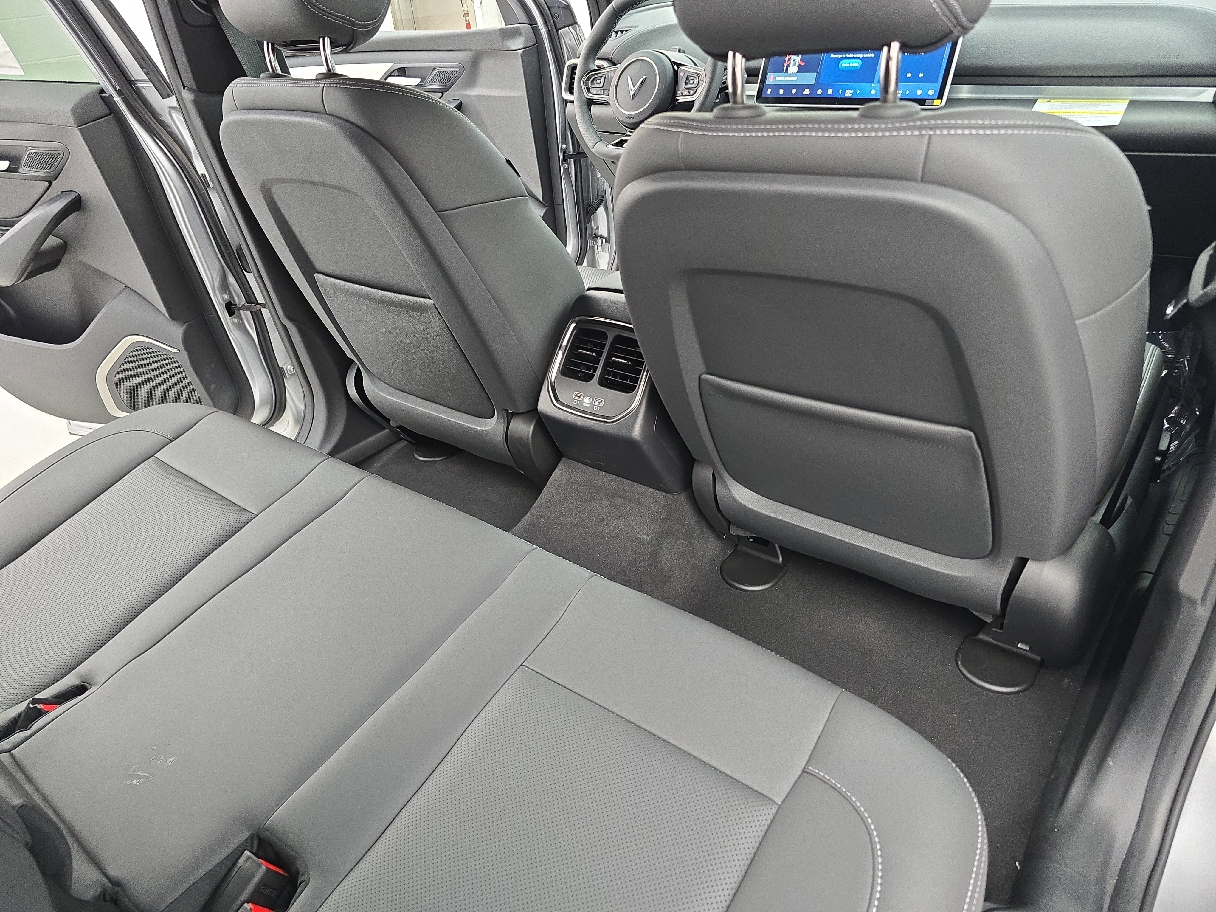 New 2025 VinFast VF 8 Plus image 11