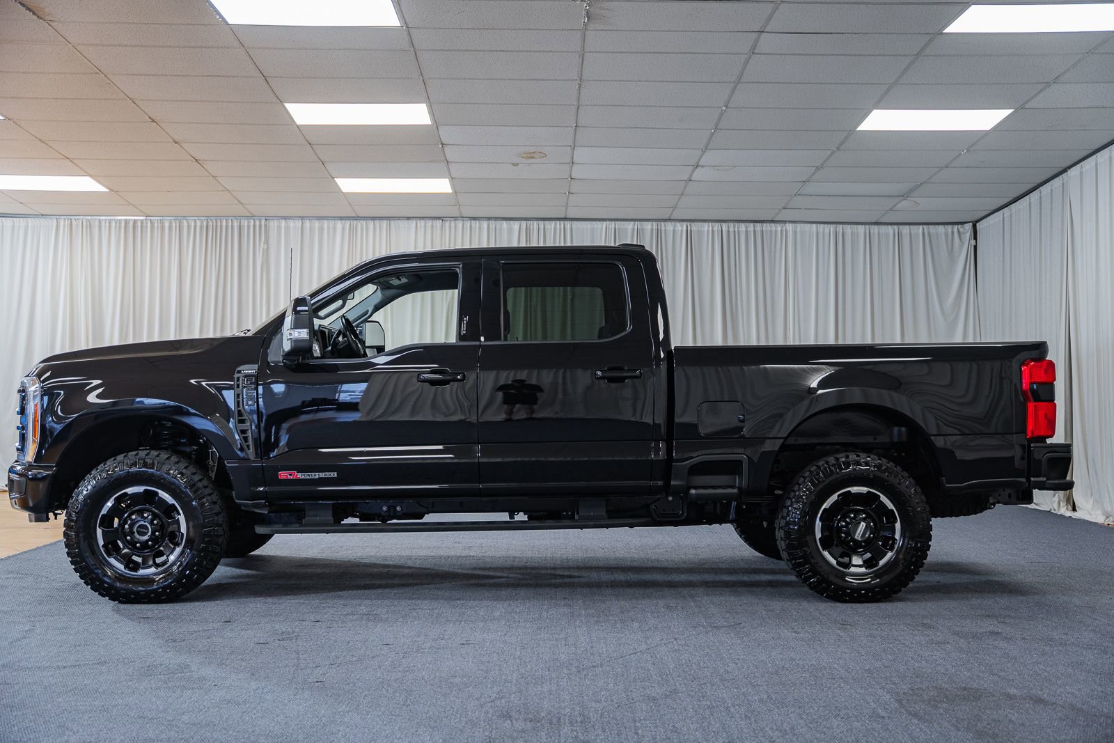 Used 2023 Ford F250 Lariat w/ Lariat Ultimate Package AWD/4WD image 5