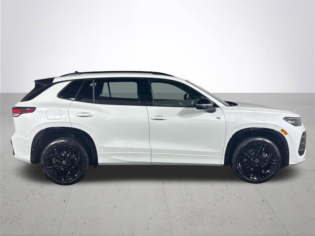 New 2025 Volkswagen Tiguan SE R-Line image 5