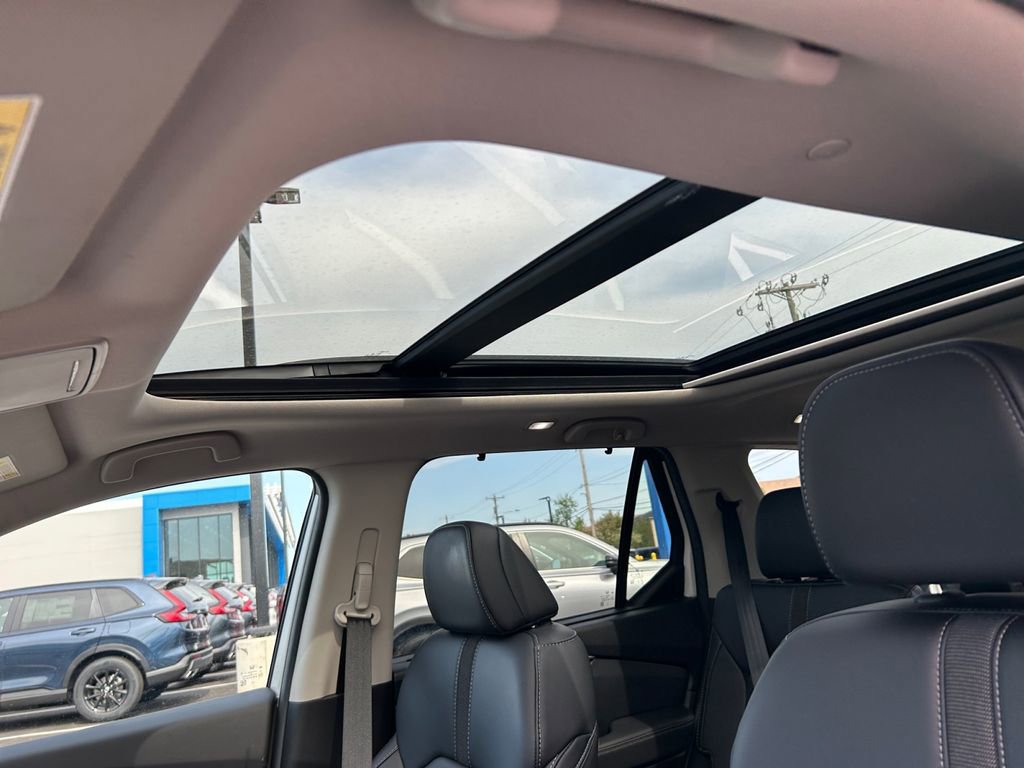 Used 2025 Honda Pilot Touring image 31