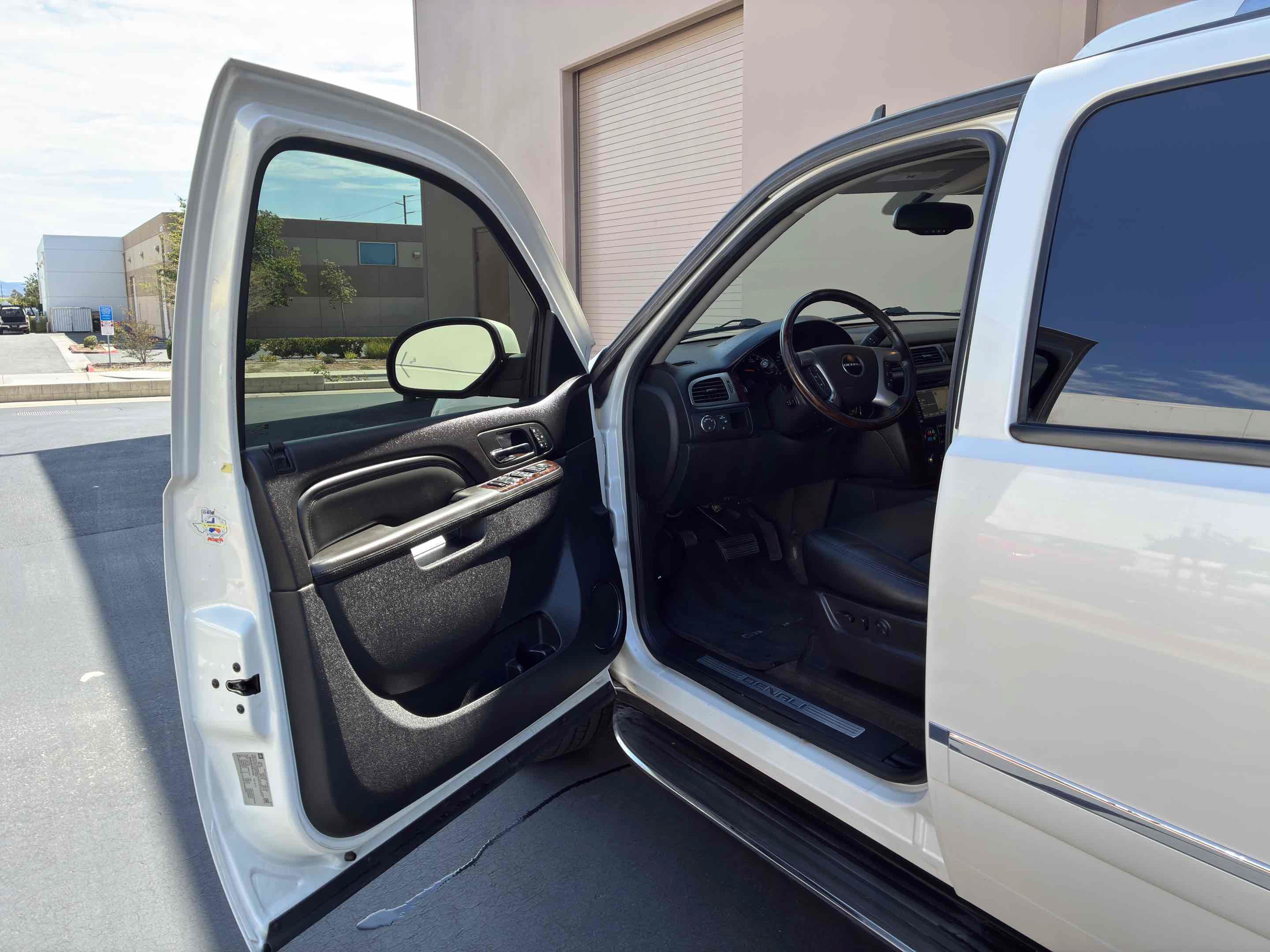 Used 2012 GMC Yukon Denali AWD/4WD image 36