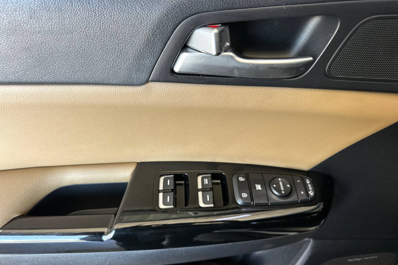 Used 2020 Kia Sportage SX FWD image 11