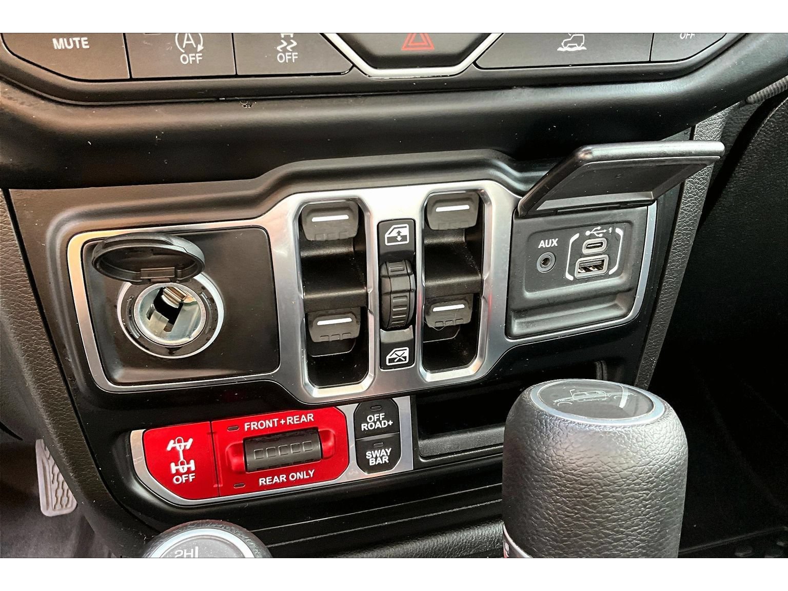 Used 2022 Jeep Gladiator Rubicon w/ Cold Weather Group AWD/4WD image 31