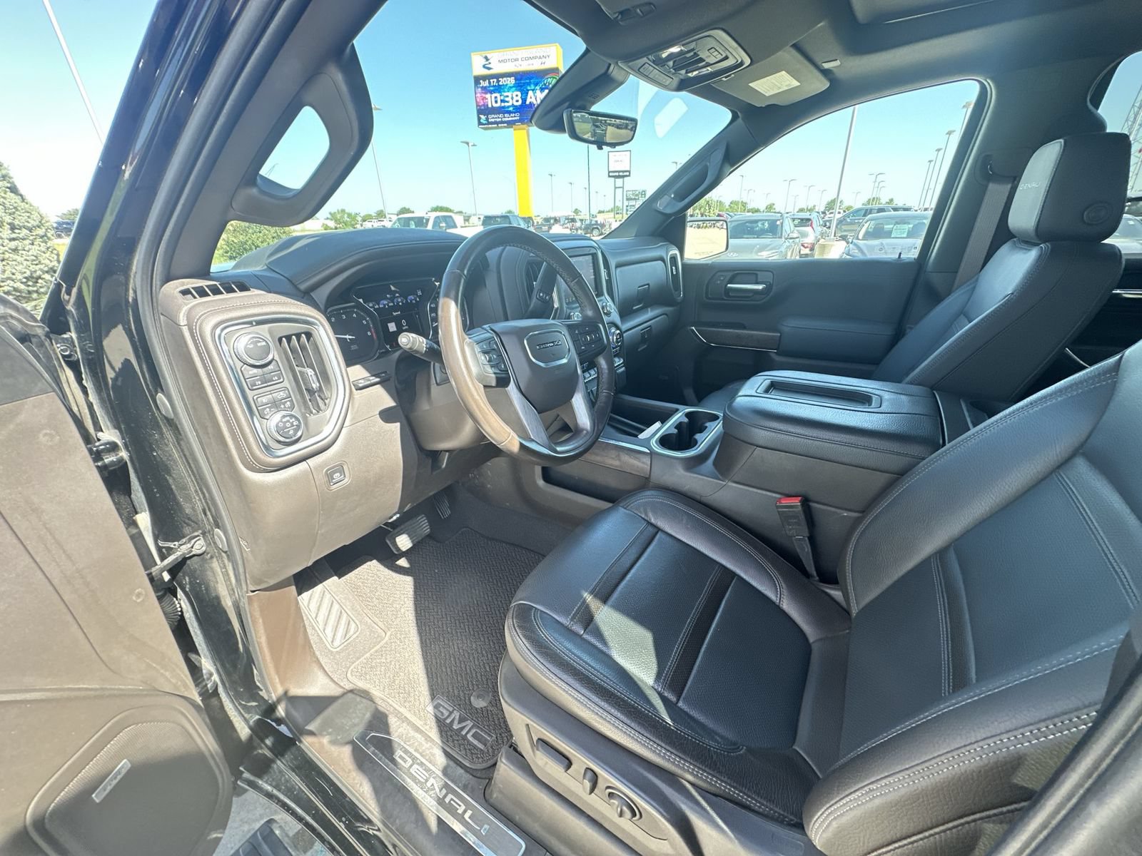Used 2020 GMC Sierra 1500 Denali w/ Denali Ultimate Package AWD/4WD image 10