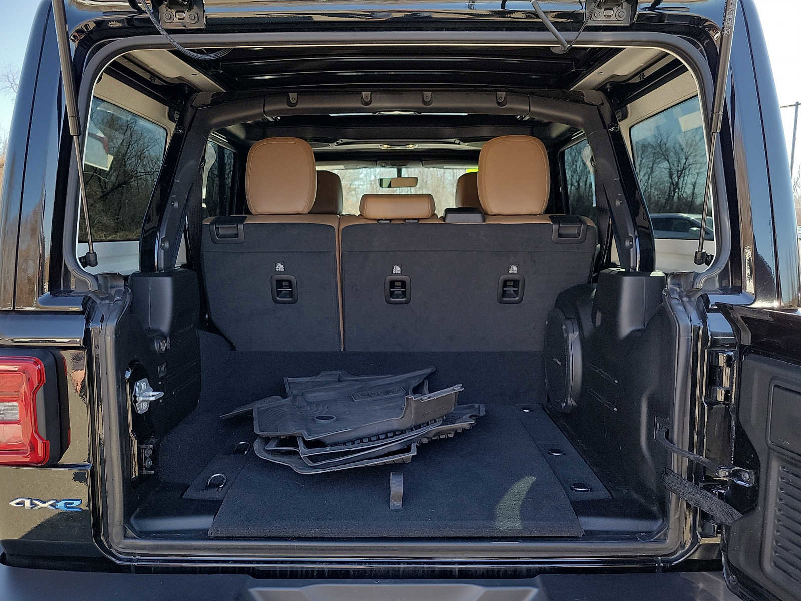 Used 2023 Jeep Wrangler Sahara w/ Cold Weather Group image 30