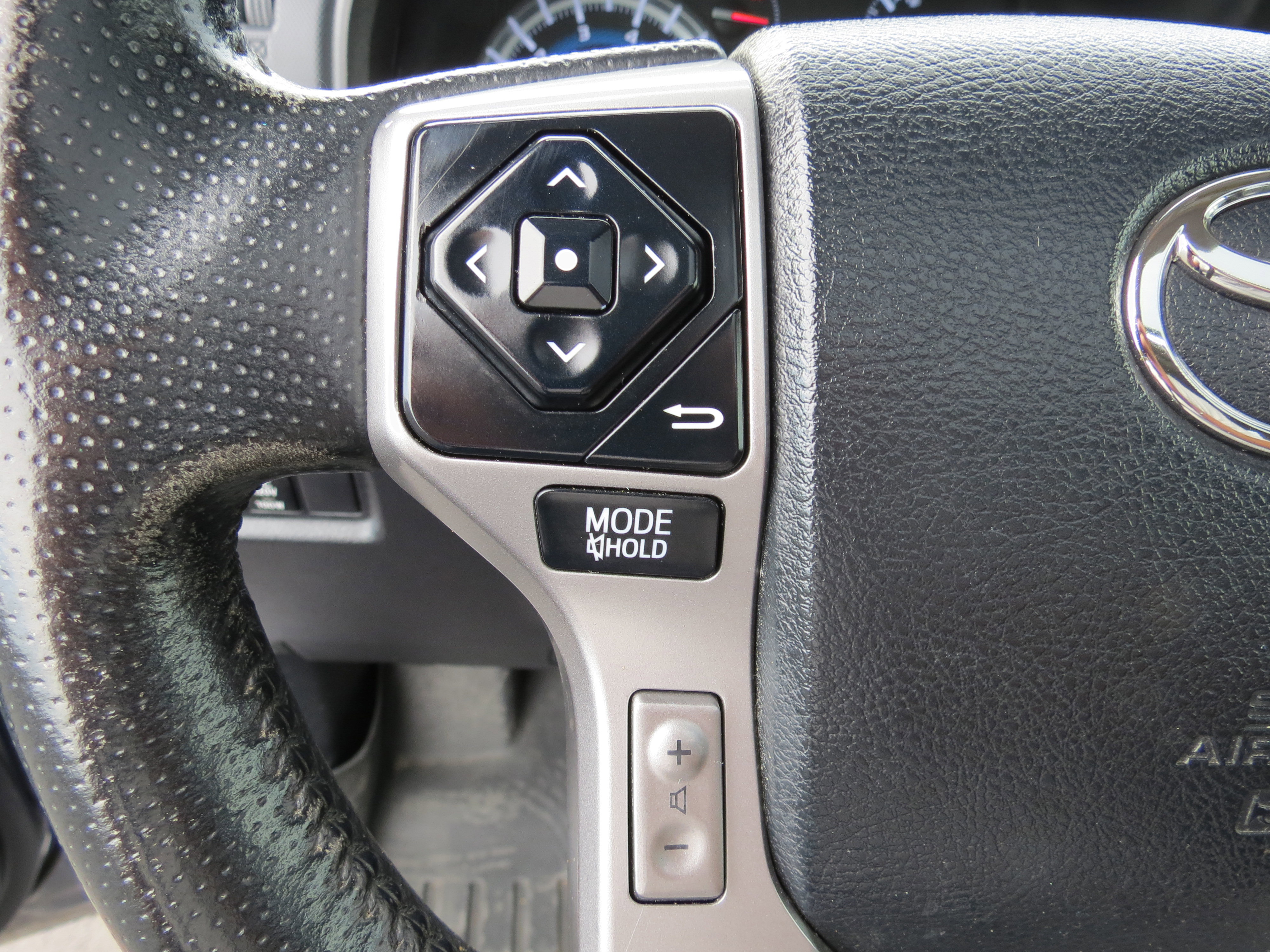 Used 2014 Toyota 4Runner Limited image 13