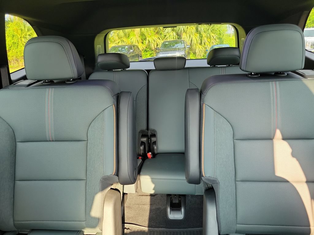 Used 2026 GMC Acadia AT4 w/ Luxury Package AWD/4WD image 17
