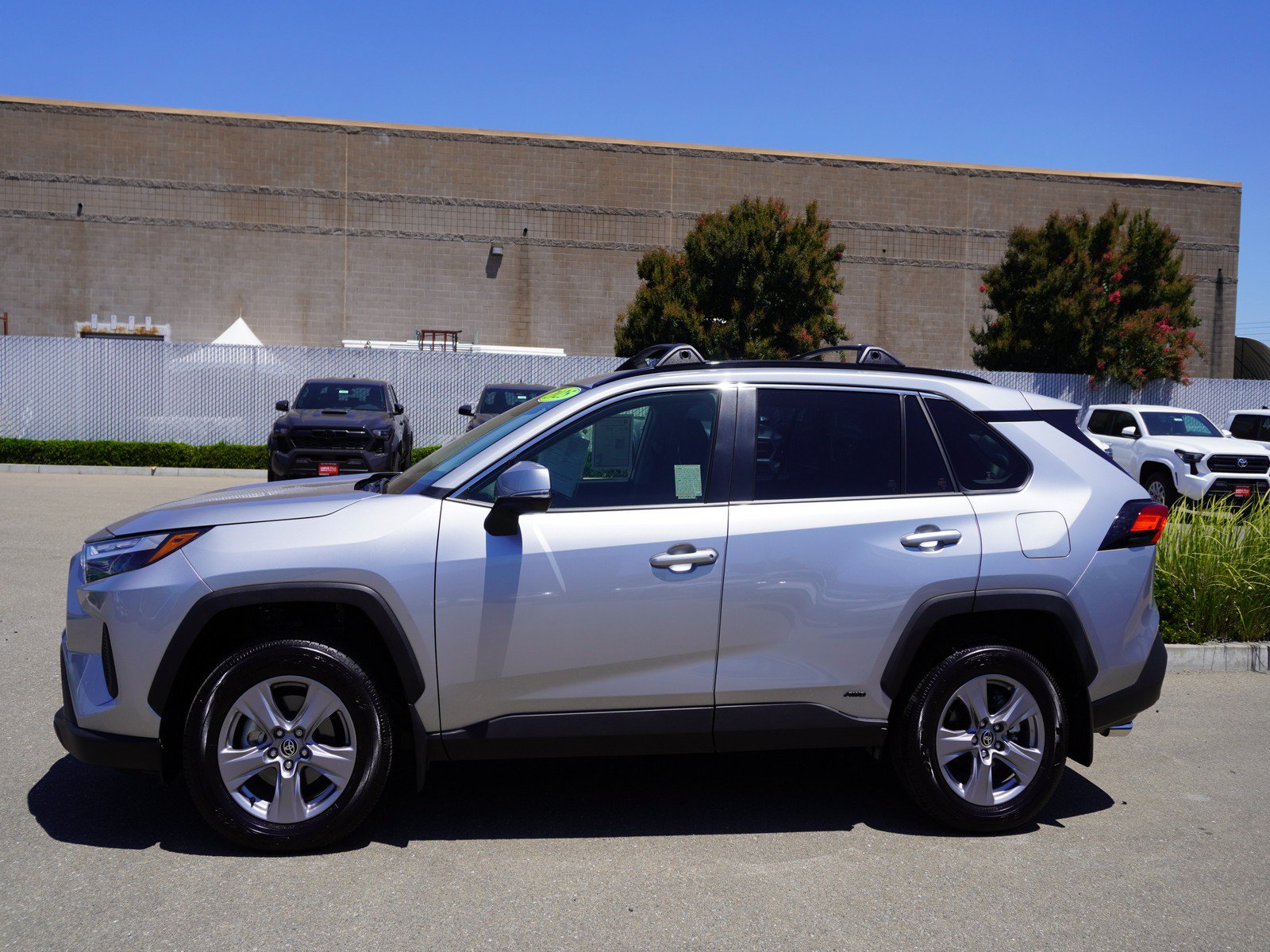 Used 2025 Toyota RAV4 XLE AWD/4WD image 6