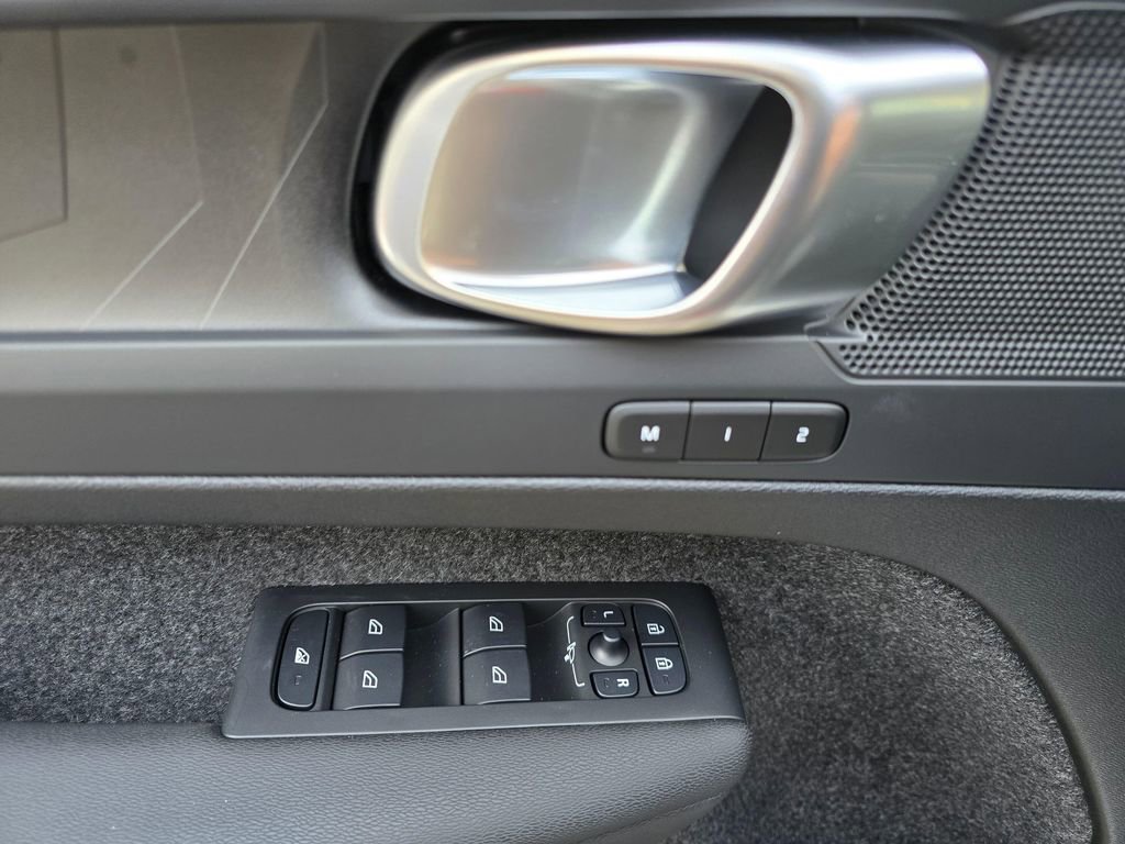 New 2025 Volvo EX40 Core w/ Climate Package image 22