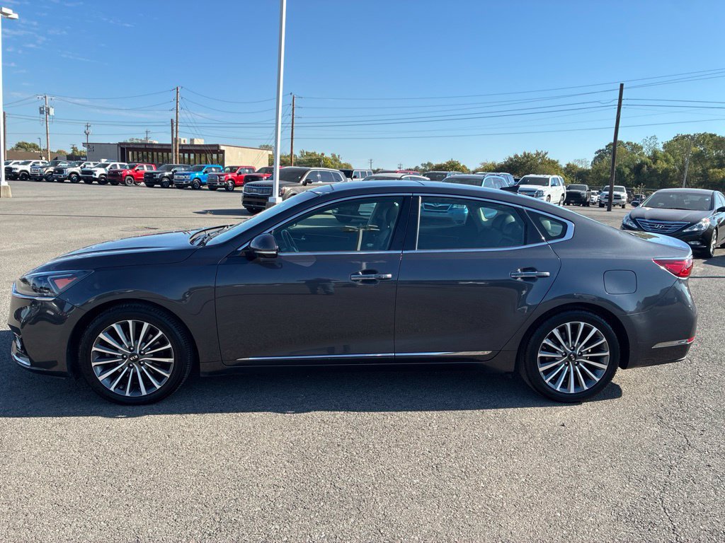 Used 2017 Kia Cadenza Premium w/ Luxury Package FWD image 7