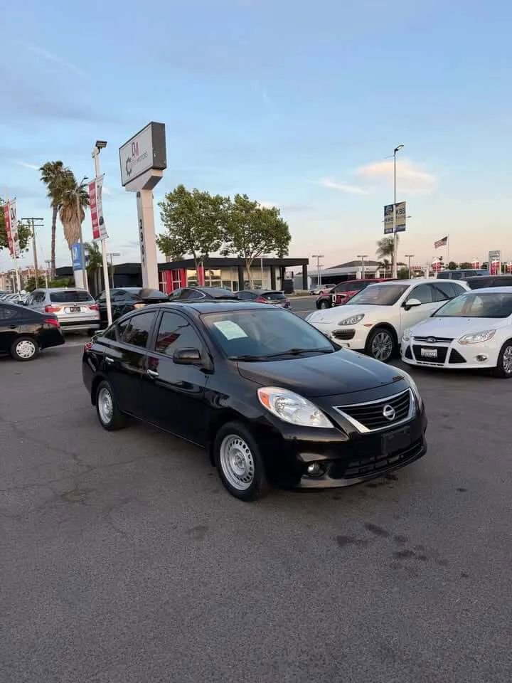 Used 2013 Nissan Versa SV w/ Convenience Pkg FWD image 4