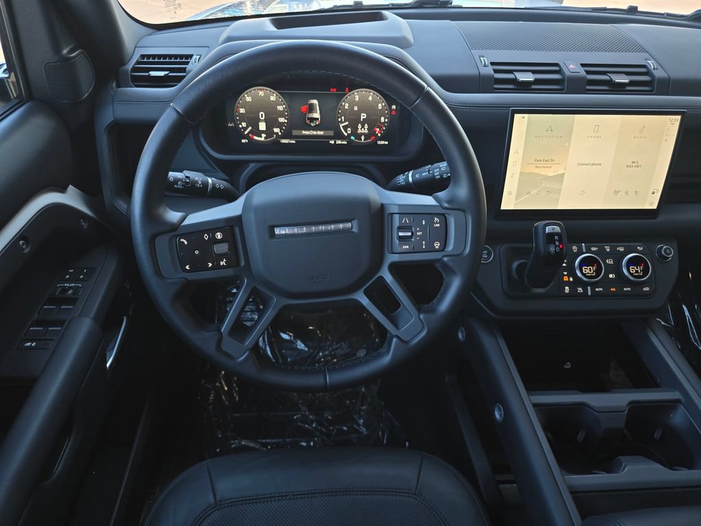 Used 2025 Land Rover Defender 130 X-Dynamic SE AWD/4WD image 26
