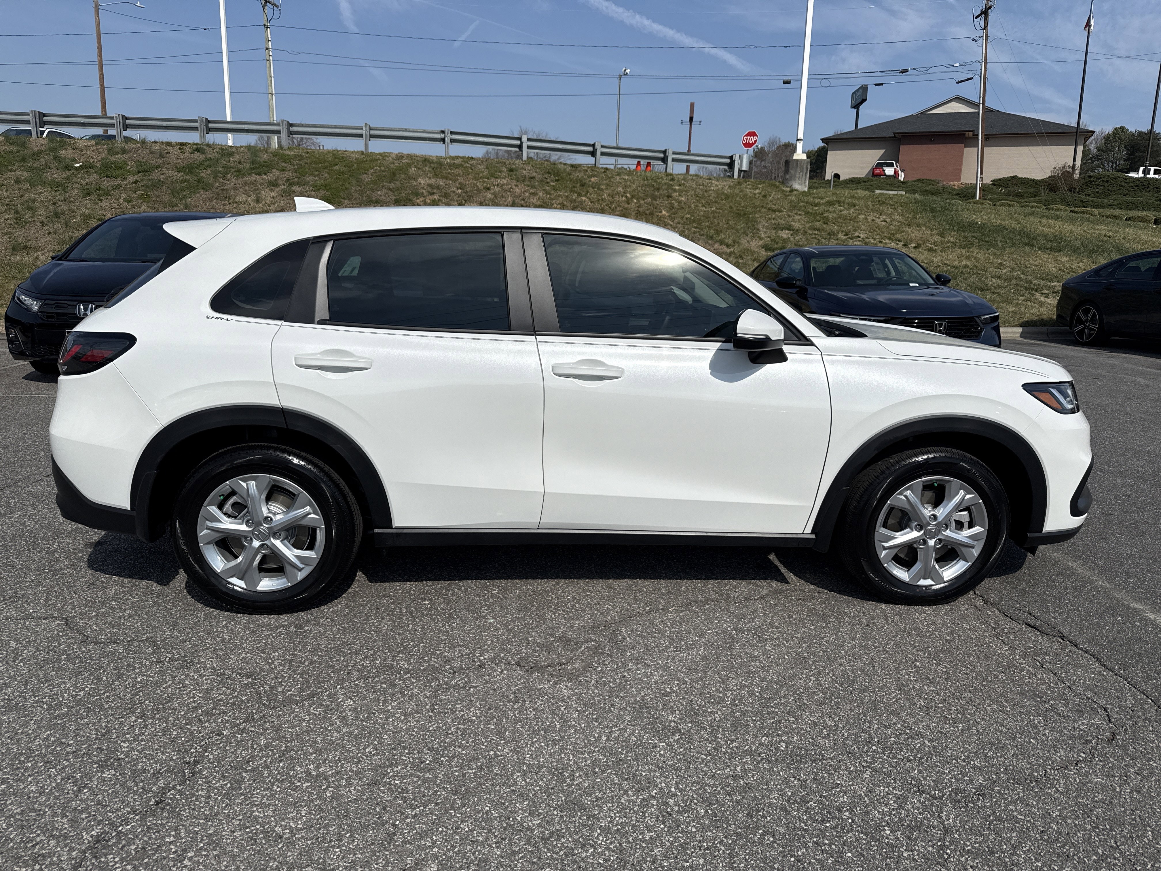 Certified 2023 Honda HR-V LX image 11