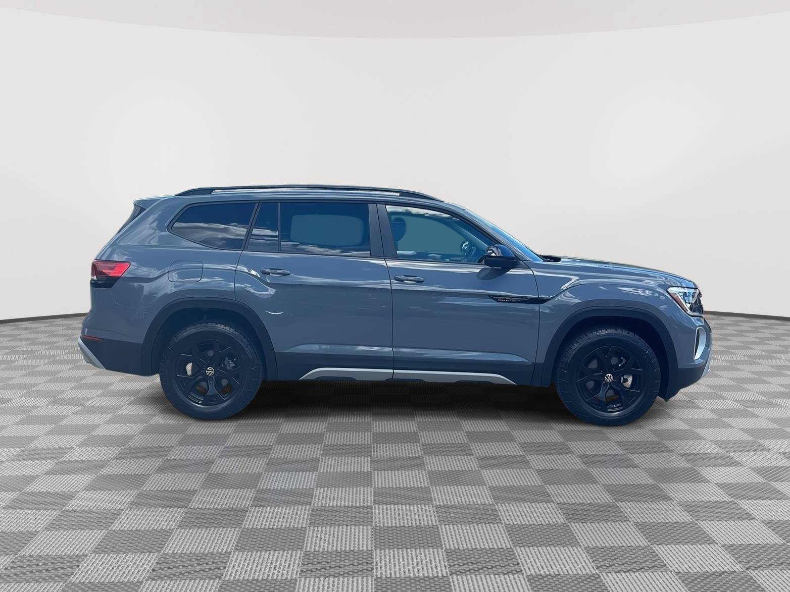 Used 2025 Volkswagen Atlas Peak Edition SE AWD/4WD image 4