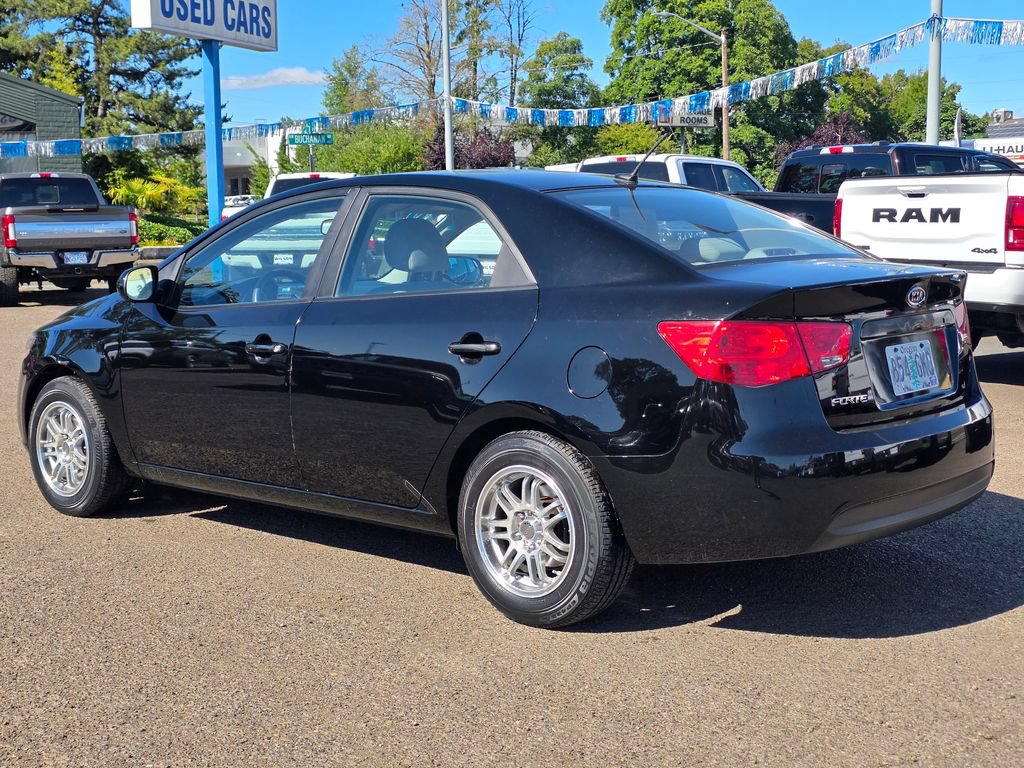 Used 2010 Kia Forte LX w/ Convenience Pkg FWD image 2