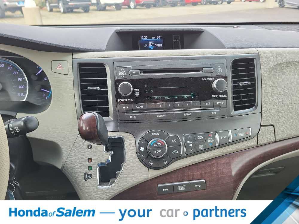 Used 2014 Toyota Sienna XLE image 16