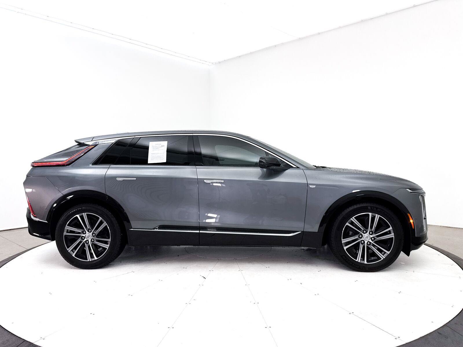 Used 2023 Cadillac Lyriq 2WD image 42