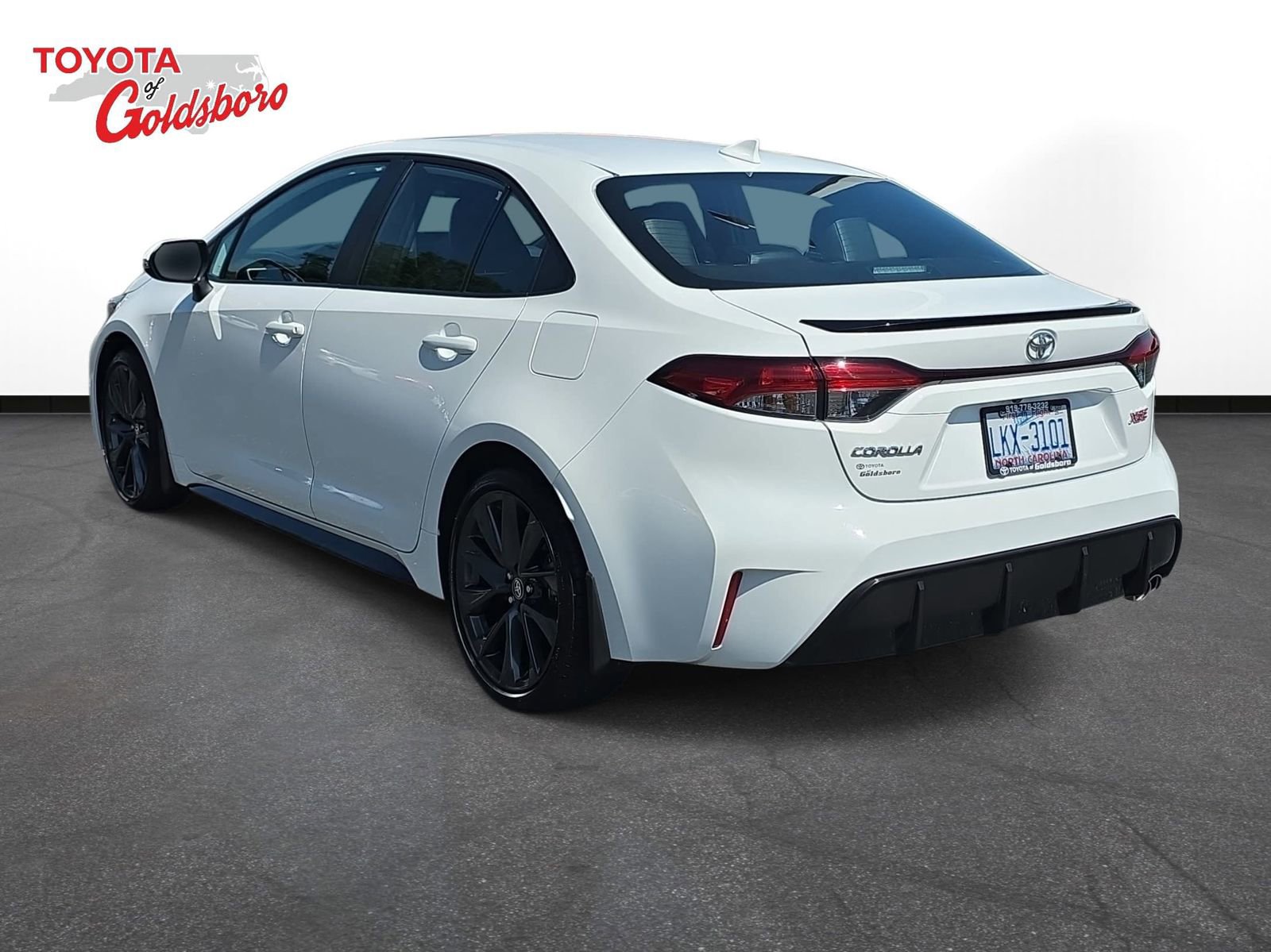 Used 2025 Toyota Corolla XSE FWD image 7