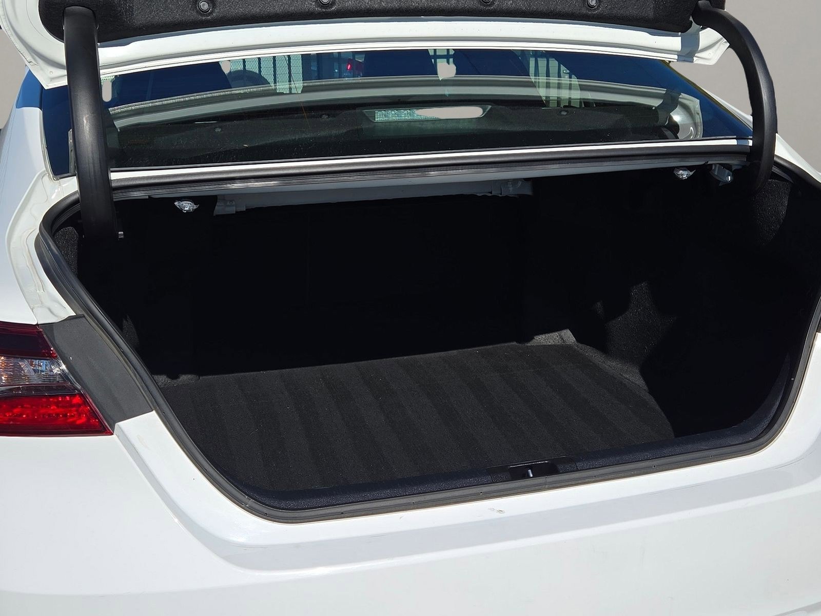 Used 2024 Toyota Camry SE image 9