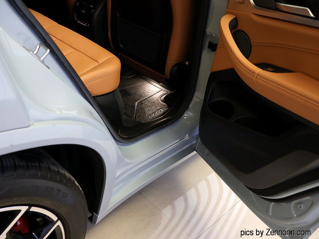 Certified 2023 BMW X4 M40i AWD/4WD image 35