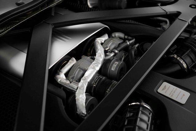 Used 2022 Aston Martin V8 Vantage Coupe image 31