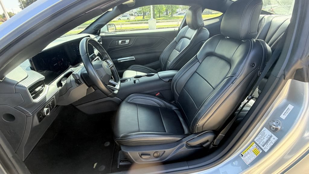 Used 2025 Ford Mustang Premium RWD image 25