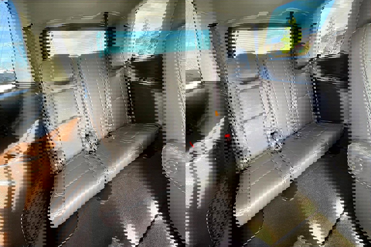 Used 2020 GMC Yukon Denali w/ Denali Premium Package image 28