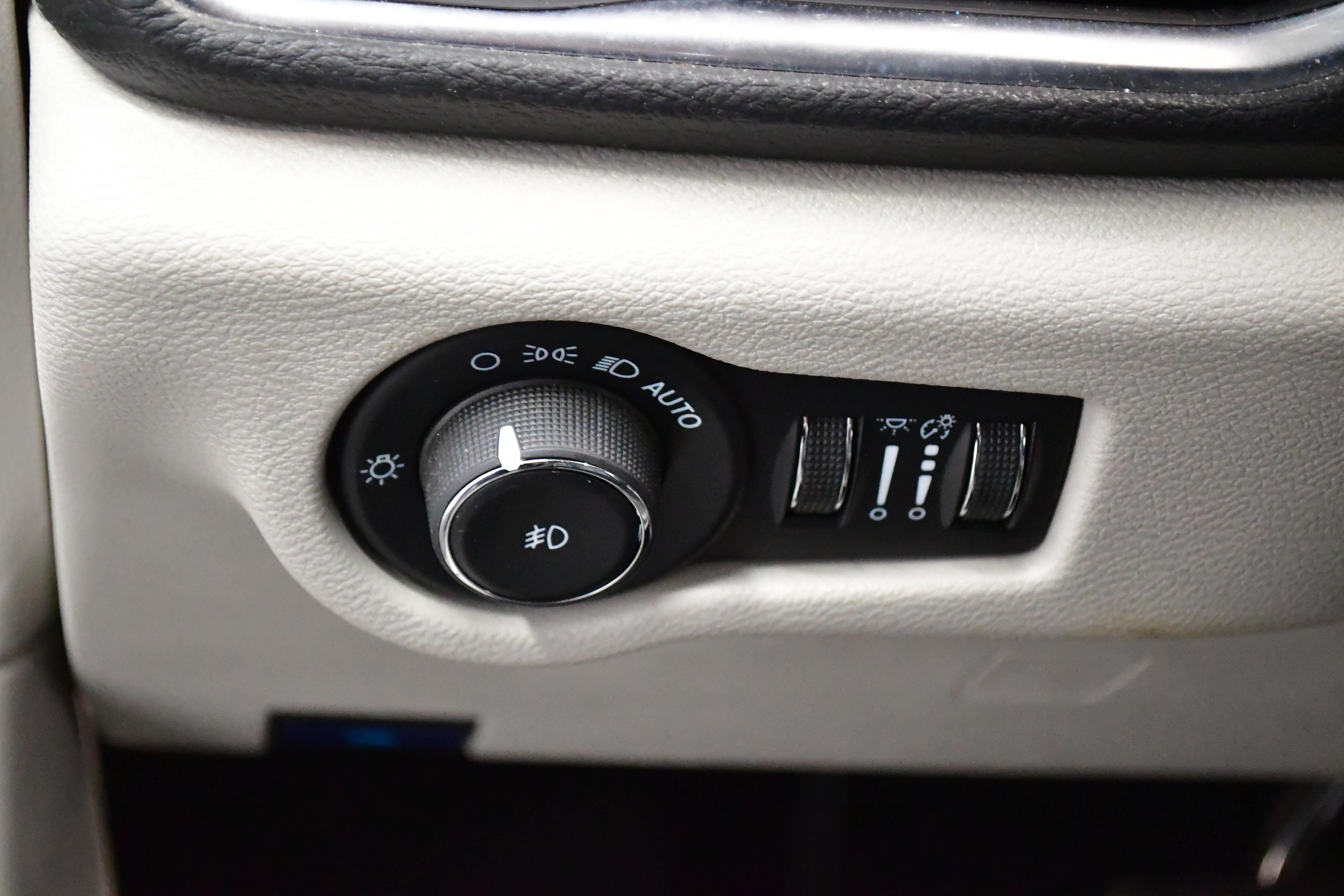 Used 2024 Chrysler Pacifica Limited image 26