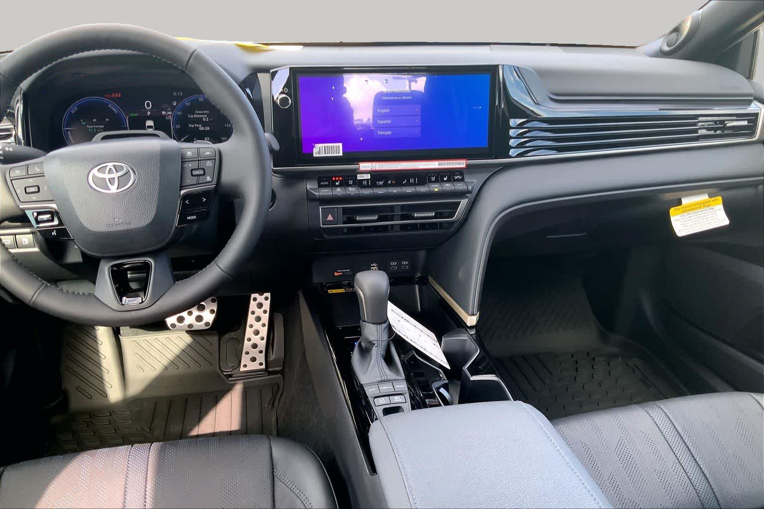 New 2026 Toyota Camry Hybrid FWD image 6