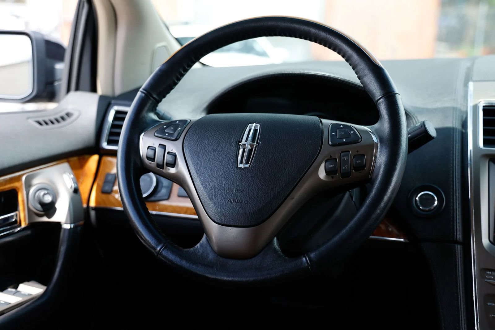 Used 2013 Lincoln MKX FWD image 27