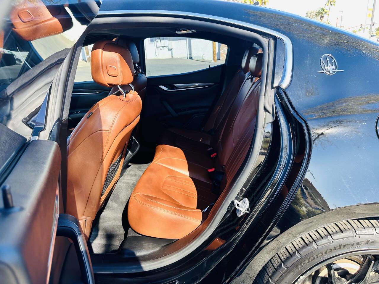 Used 2016 Maserati Ghibli RWD image 21