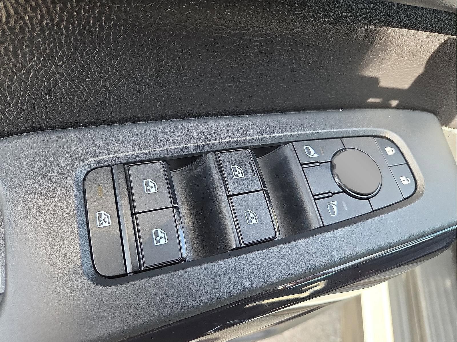 Used 2024 Nissan Pathfinder SV AWD/4WD image 16
