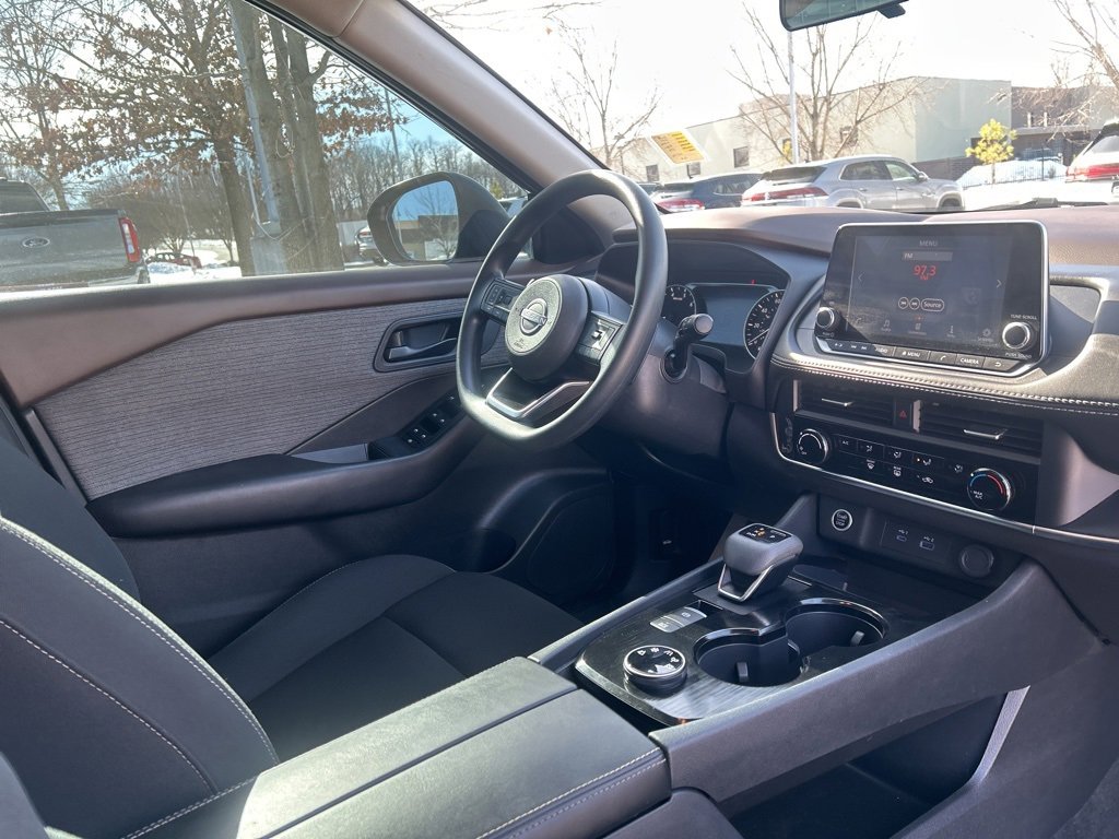 Used 2023 Nissan Rogue S image 29