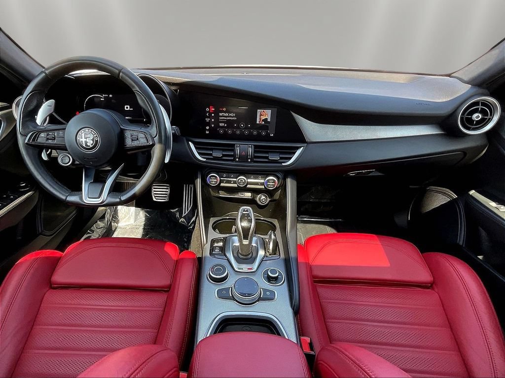 Used 2024 Alfa Romeo Giulia Veloce AWD/4WD image 7