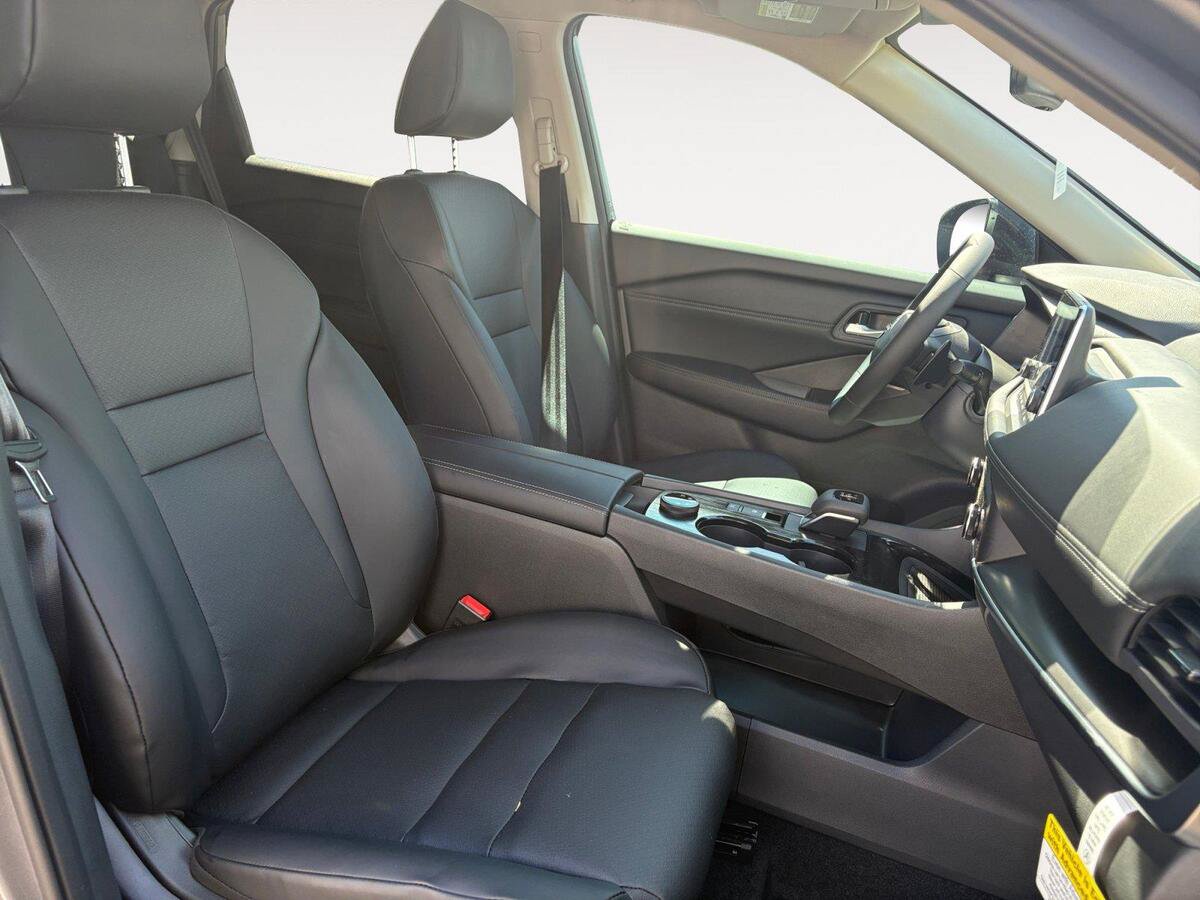 New 2026 Nissan Rogue Dark Armor AWD/4WD image 15