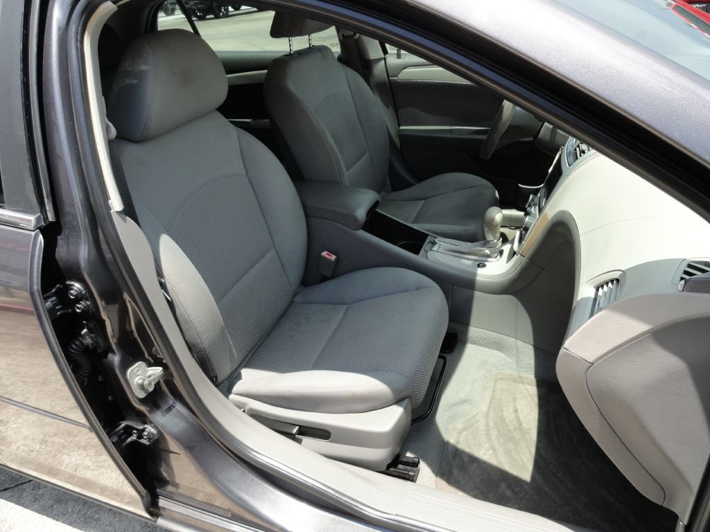 Used 2010 Chevrolet Malibu LS FWD image 8