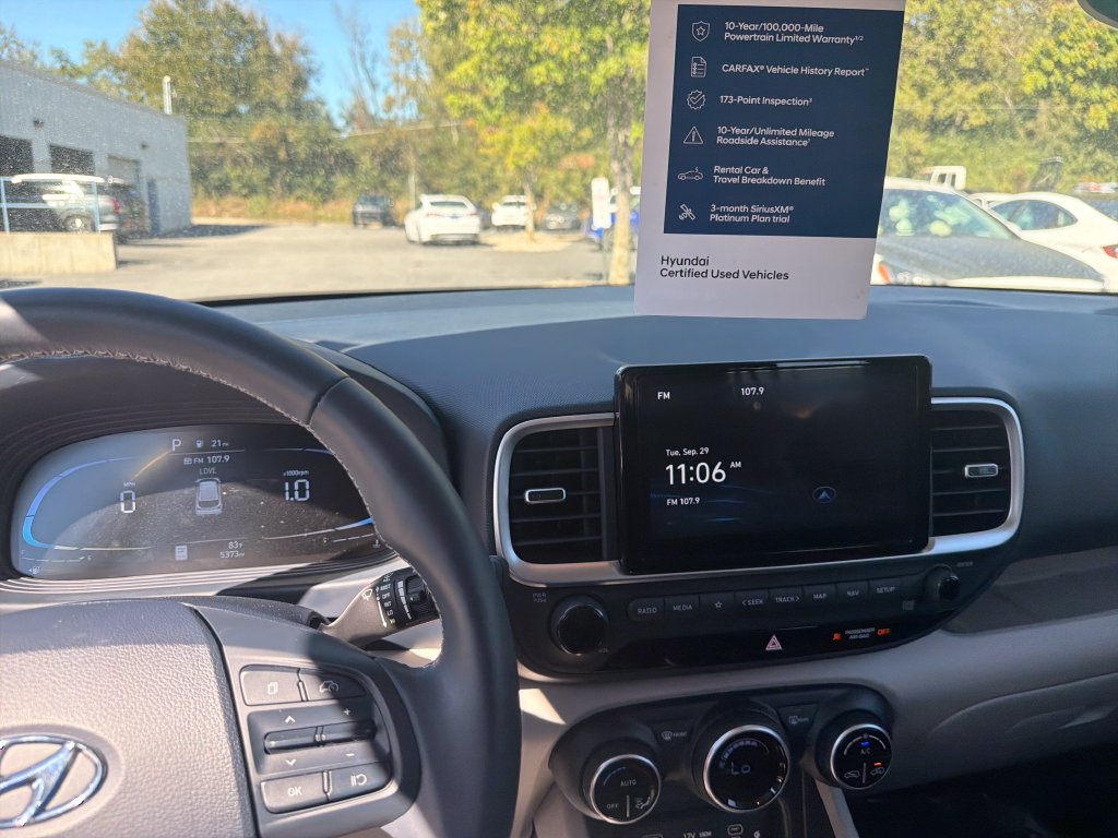 Used 2025 Hyundai Venue Limited FWD image 21
