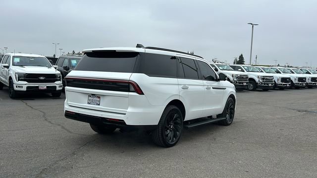 Used 2025 Lincoln Navigator Reserve w/ Jet Appearance Package image 3