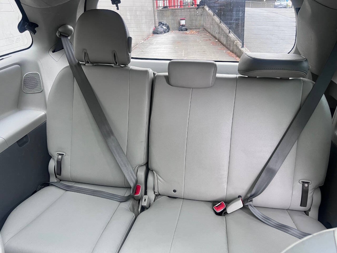 Used 2011 Toyota Sienna Limited w/ Premium Pkg AWD/4WD image 12