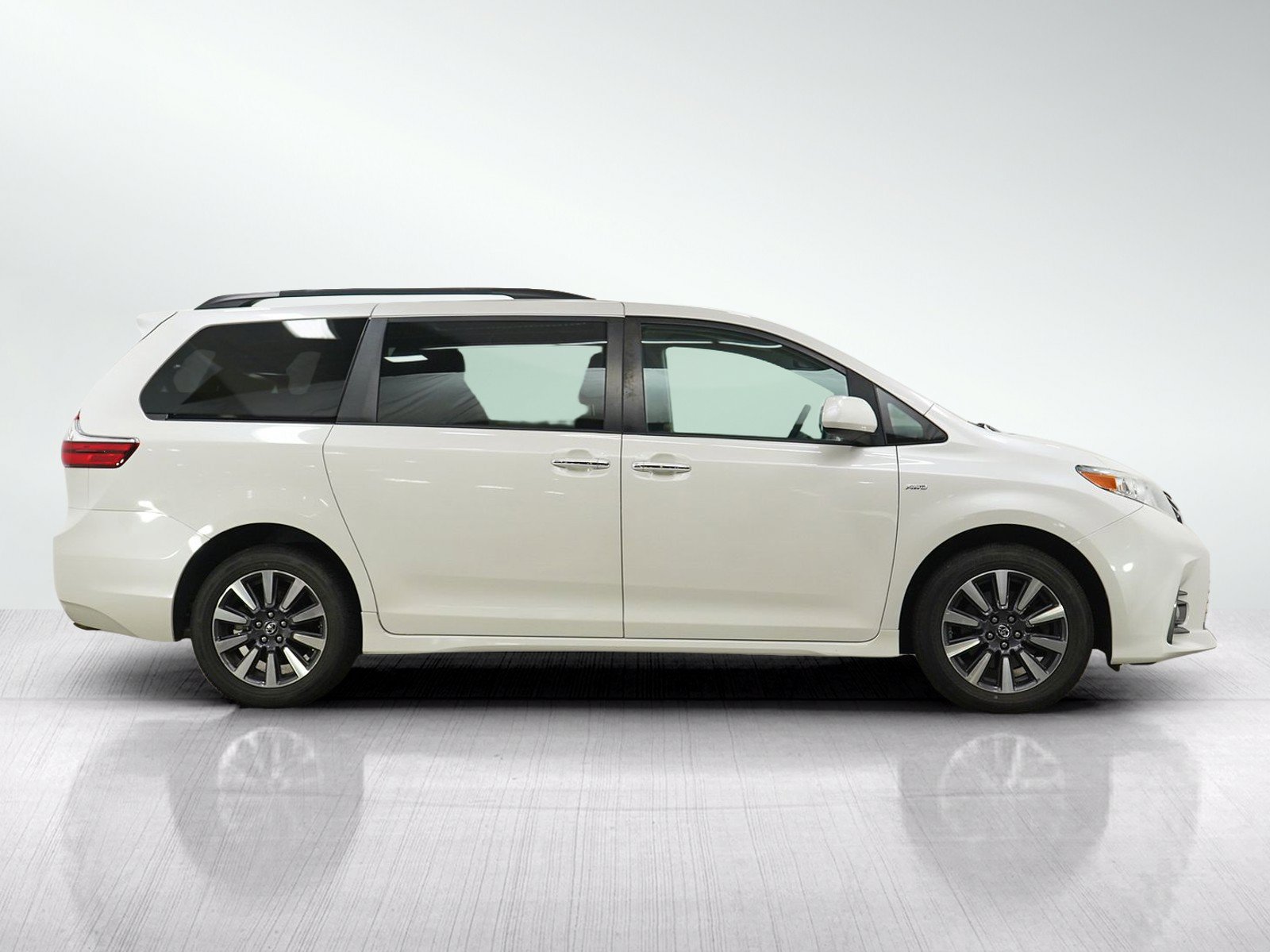 Used 2019 Toyota Sienna XLE Premium AWD/4WD image 6