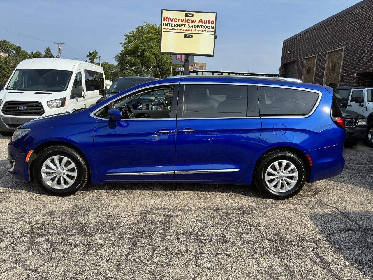 Used 2019 Chrysler Pacifica Touring-L FWD image 12