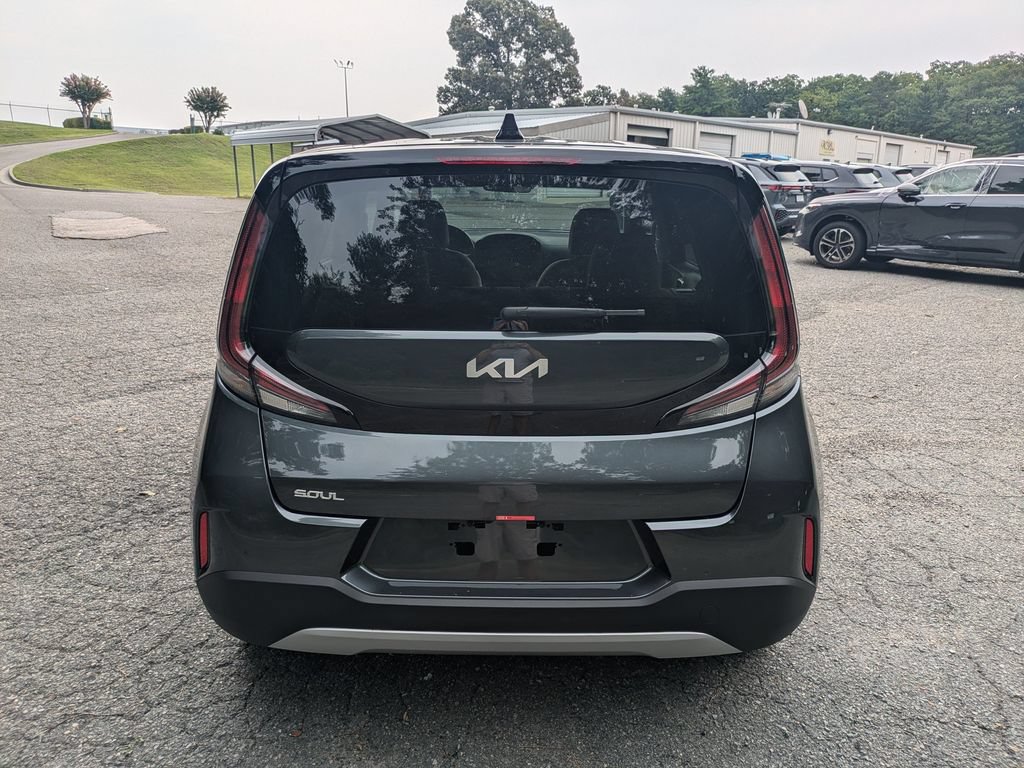 Used 2025 Kia Soul LX w/ LX Technology Package FWD image 5