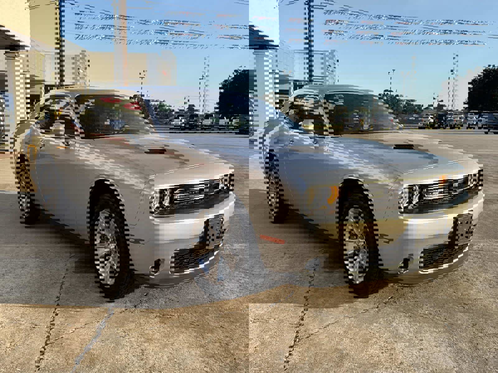 Used 2023 Dodge Challenger SXT image 2