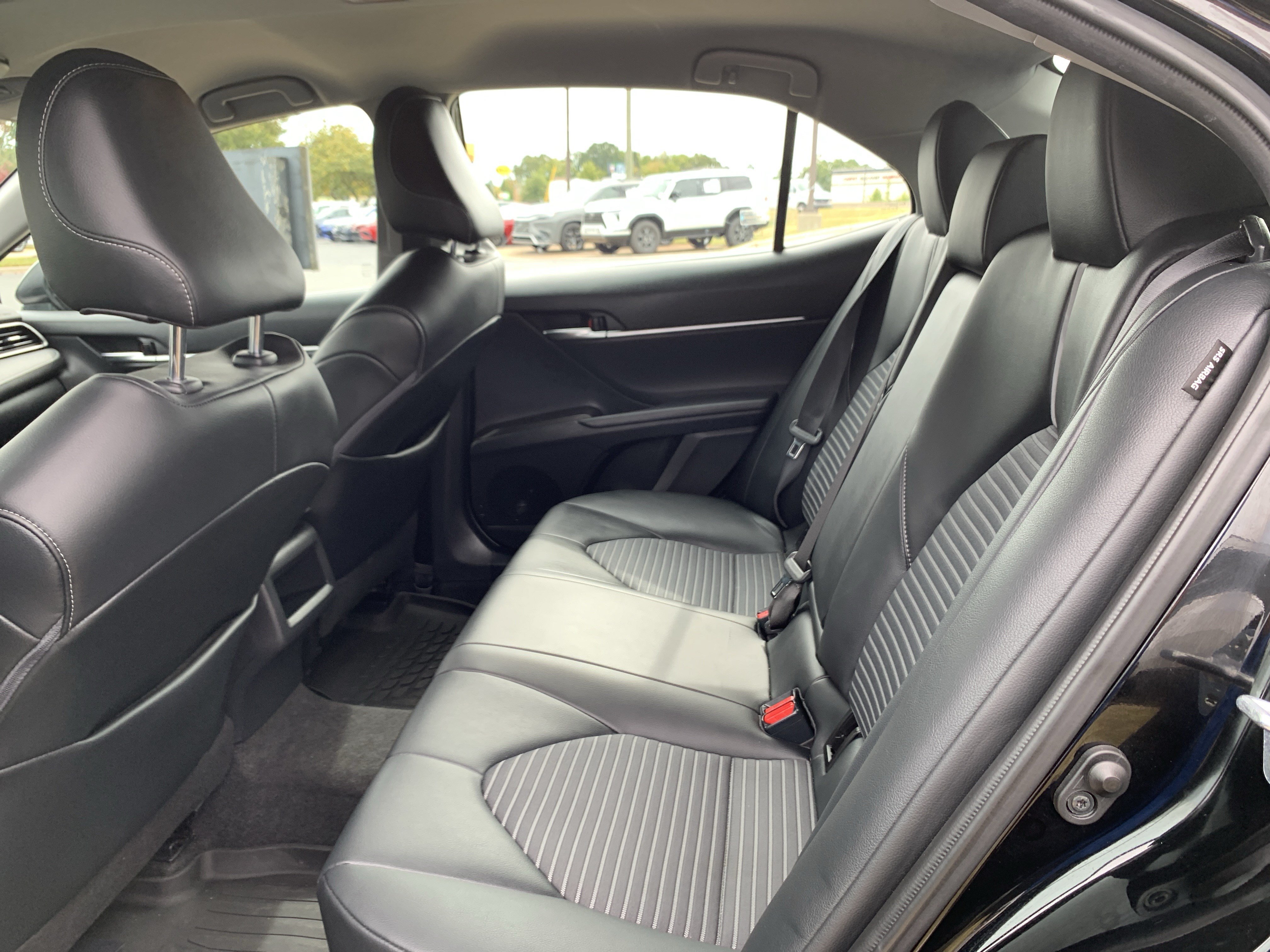 Used 2021 Toyota Camry SE FWD image 32