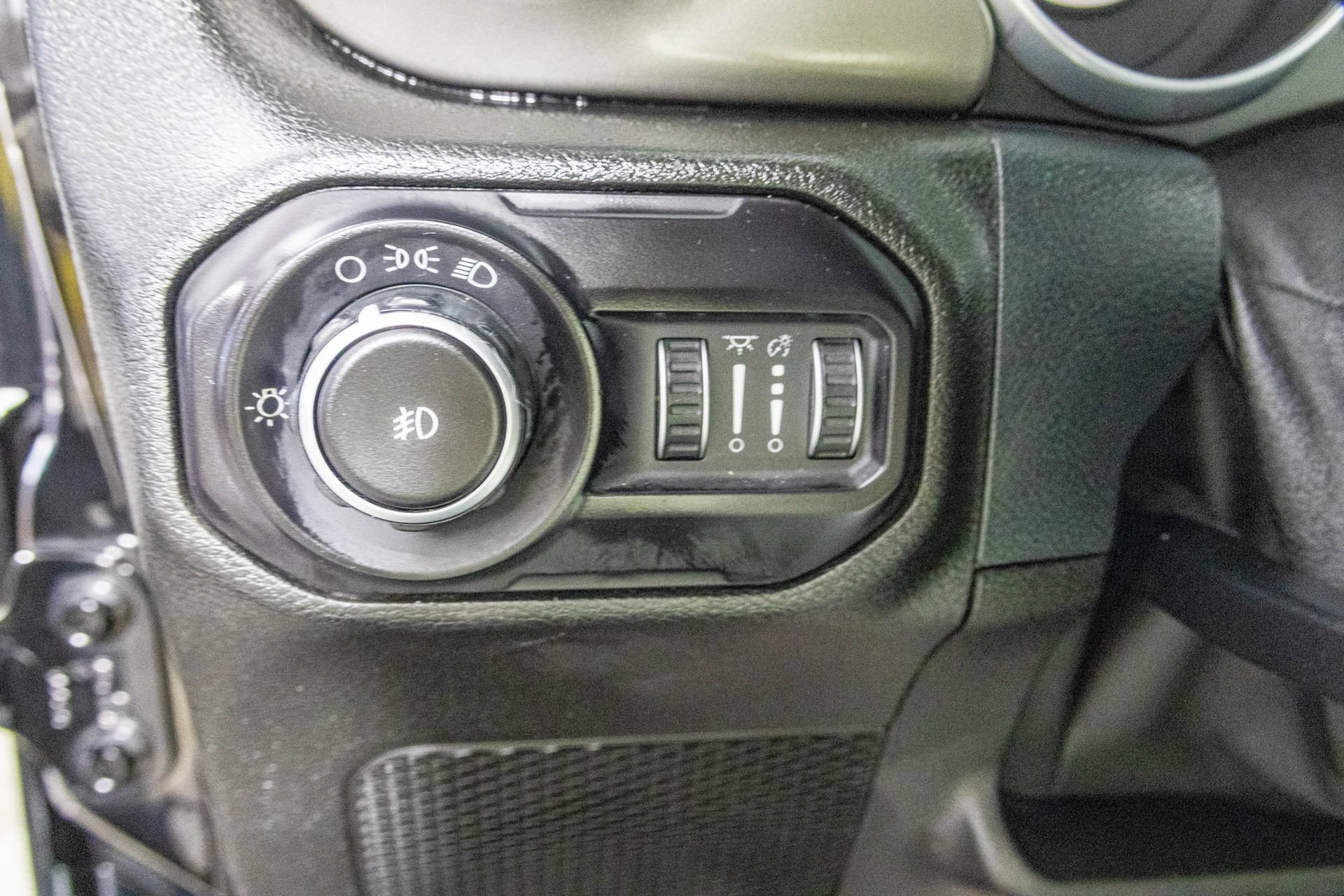Used 2018 Jeep Wrangler Unlimited Sport AWD/4WD image 22
