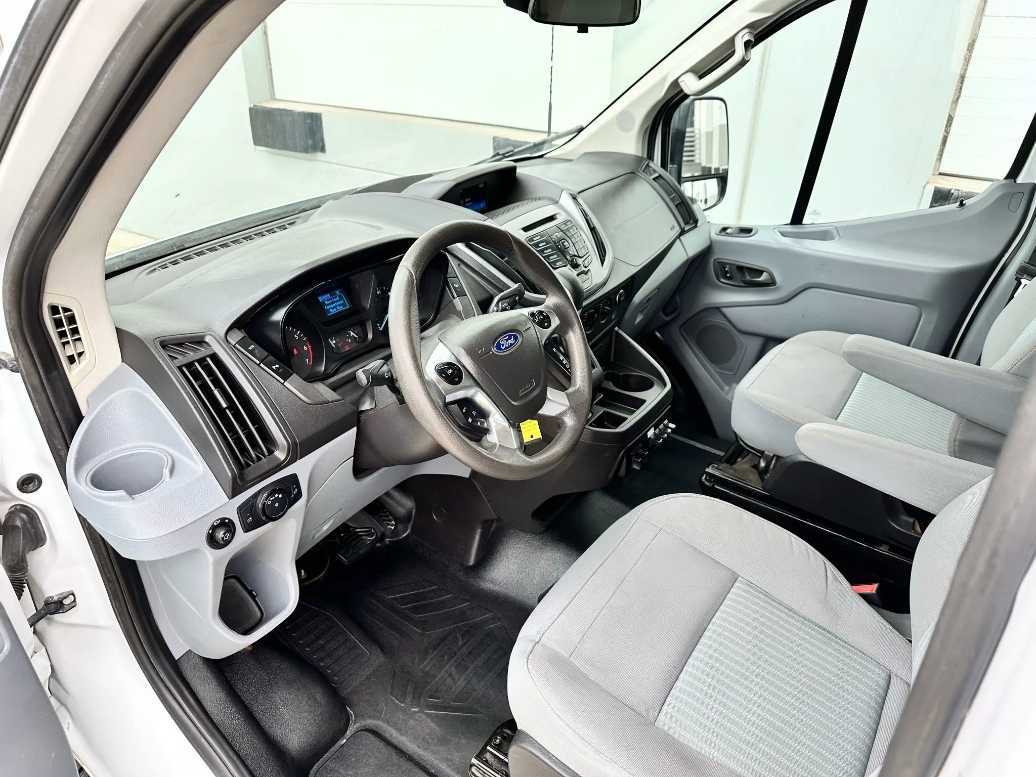 Used 2018 Ford Transit 150 XLT image 9